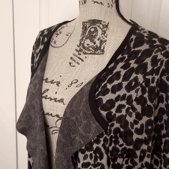 🖤NY Collection Cardigan - Picture 4 of 4